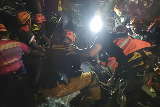 At least 16 dead and 12 injured as passenger bus falls off ravine in central Philippines | iNFOnews.ca At least 16 dead and 12 injured as passenger bus falls off ravine in central Philippines | iNFOnews.ca