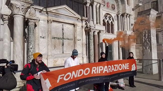 Climate activists pour mud and Nesquik on St. Mark's Basilica in Venice | iNFOnews.ca