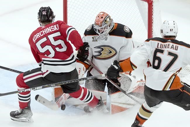 Blackhawks D Kevin Korchinski rejoins team after father's death | iNFOnews.ca