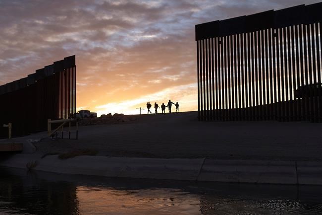 Federal judge prohibits separating migrant families at US border for 8 years | iNFOnews.ca