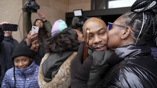 Man imprisoned as teen for flower shop killing is released after judge throws out his conviction | iNFOnews.ca