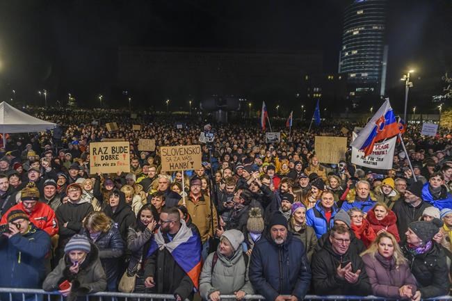 Thousands rally in Slovakia to condemn the new government's plan to close top prosecutors' office | iNFOnews.ca