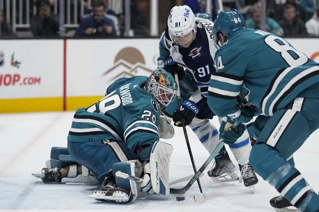 Eklund scores tiebreaking goal in third to send Sharks past Jets 2-1 | iNFOnews.ca