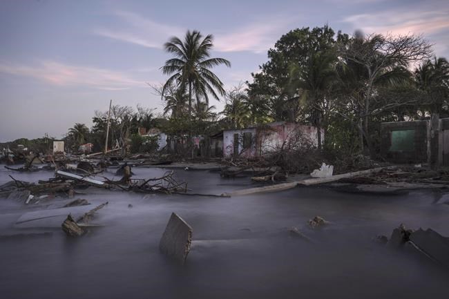 The last residents of a coastal Mexican town destroyed by climate change | iNFOnews.ca