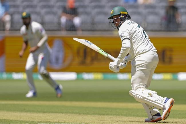 Australia cricketer Khawaja wears a black armband after a ban on his 'all lives are equal' shoes | iNFOnews.ca Australia cricketer Khawaja wears a black armband after a ban on his 'all lives are equal' shoes | iNFOnews.ca