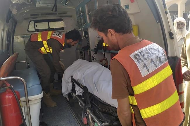 4 officers and 3 militants die after attacks on police office and 2 army posts in northwest Pakistan | iNFOnews.ca