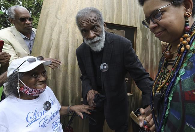 Prolific Chicago sculptor whose public works explored civil rights, Richard Hunt dies at 88 | iNFOnews.ca Prolific Chicago sculptor whose public works explored civil rights, Richard Hunt dies at 88 | iNFOnews.ca