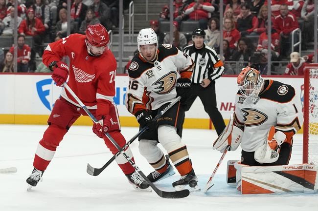 NHL roundup: Henrique helps visiting Ducks clip Red Wings 4-3 | iNFOnews.ca