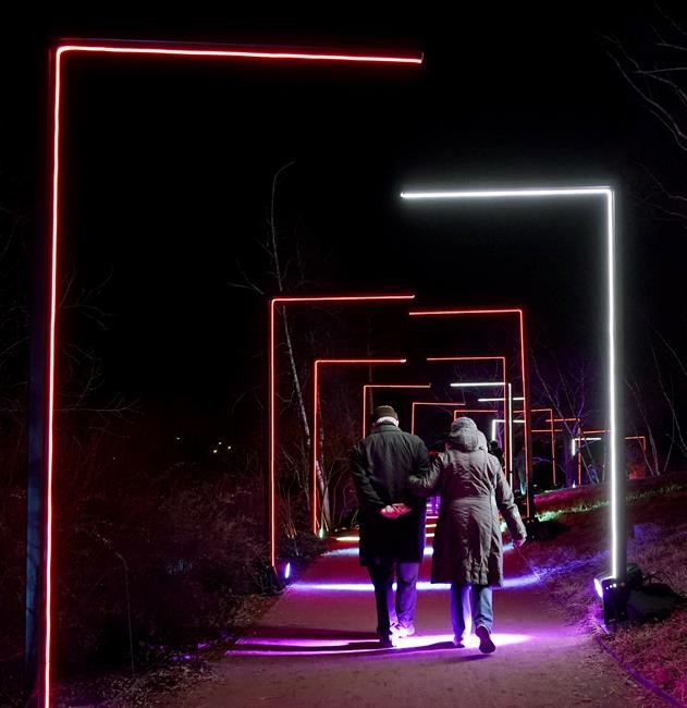 Thousands of lights at Chicago Botanic Garden illuminate tunnels, lilies and art | iNFOnews.ca Thousands of lights at Chicago Botanic Garden illuminate tunnels, lilies and art | iNFOnews.ca
