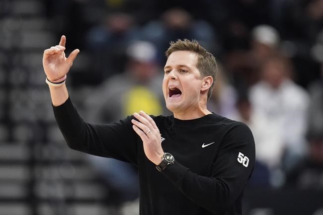 Jazz head coach Hardy dons Canada jacket to settle bet ahead of game with Raptors | iNFOnews.ca Jazz head coach Hardy dons Canada jacket to settle bet ahead of game with Raptors | iNFOnews.ca
