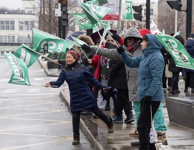 More Quebec public unions have tentative deals on working conditions, but not on pay | iNFOnews.ca