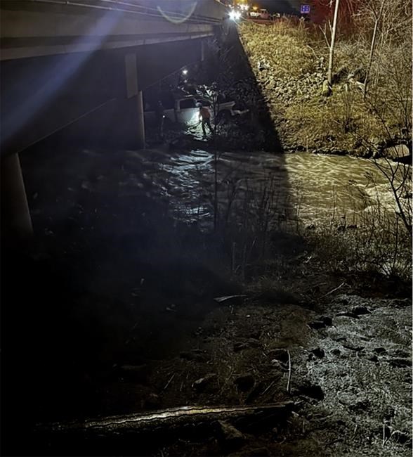 Trapped in his crashed truck, an Indiana man is rescued after 6 days surviving on rainwater | iNFOnews.ca Trapped in his crashed truck, an Indiana man is rescued after 6 days surviving on rainwater | iNFOnews.ca