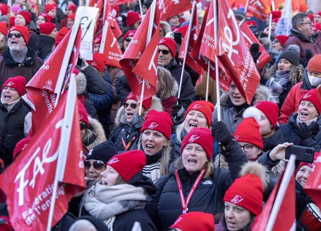 Union representing 40 per cent of Quebec teachers reaches deal, ends unlimited strike | iNFOnews.ca