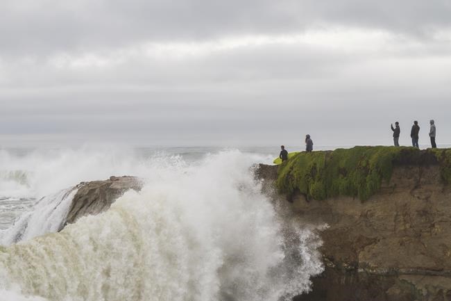 Huge surf pounds West Coast and Hawaii, flooding some low-lying areas | iNFOnews.ca