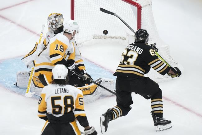 Crosby scores winner in 3rd period as Penguins beat Bruins 6-5 after blowing 3-goal lead | iNFOnews.ca Crosby scores winner in 3rd period as Penguins beat Bruins 6-5 after blowing 3-goal lead | iNFOnews.ca