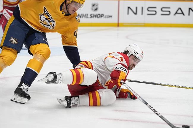Flames score 4 goals in 1st, beat Predators 6-3 for 3rd straight win | iNFOnews.ca