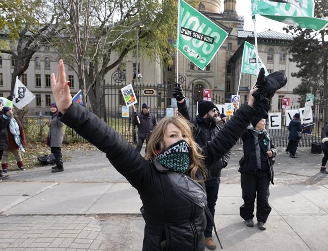 Quebec teachers hopeful but weary as students return to school after strikes | iNFOnews.ca