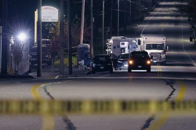 911 transcripts reveal chaotic scene as gunman killed 18 people in Maine | iNFOnews.ca