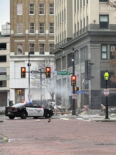 Explosion at historic Texas hotel injures 21 and scatters debris in downtown Fort Worth | iNFOnews.ca Explosion at historic Texas hotel injures 21 and scatters debris in downtown Fort Worth | iNFOnews.ca
