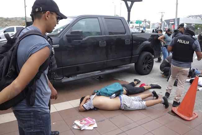 Ecuador hunkers down for a government war on drug gangs after attack during live TV newscast | iNFOnews.ca Ecuador hunkers down for a government war on drug gangs after attack during live TV newscast | iNFOnews.ca