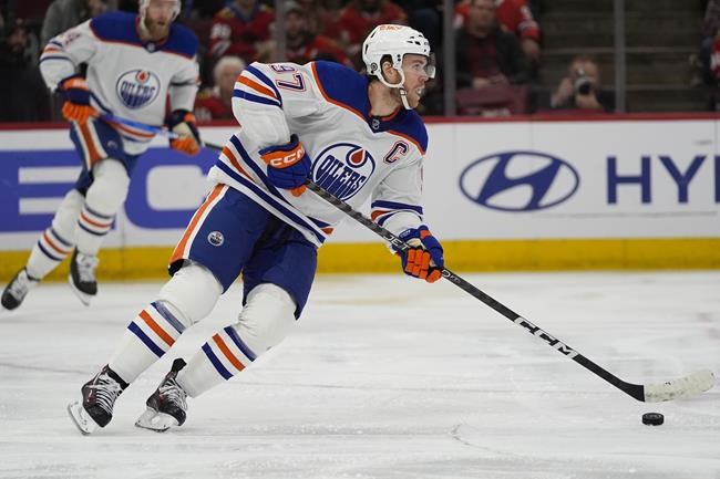 Oilers do enough to beat Blackhawks 2-1, extend win streak to 8 games | iNFOnews.ca