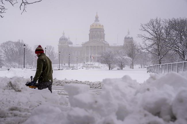 Record-breaking cold threatens to complicate Iowa's leadoff caucuses as snowy weather cancels events | iNFOnews.ca