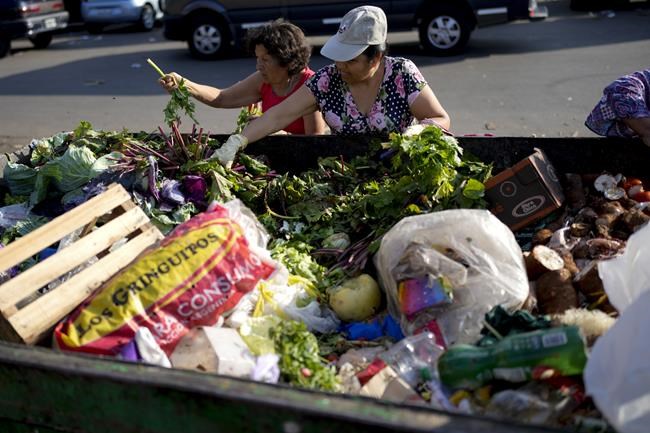 Argentina's annual inflation soars to 211.4%, the highest in 32 years | iNFOnews.ca