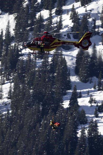 Sarrazin wins World Cup super-G after French teammate Pinturault crashes | iNFOnews.ca