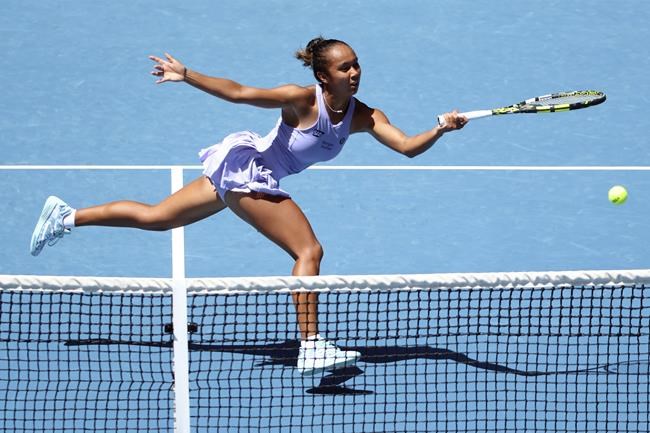 Fernandez grinds out opening-round win at Australian Open | iNFOnews.ca