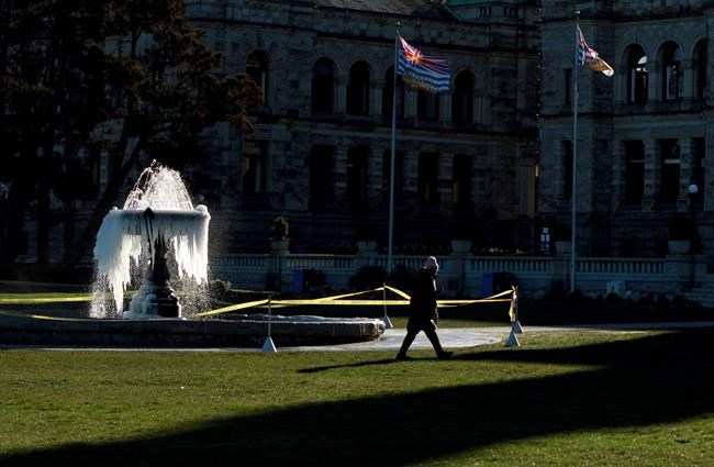 Snow moving into B.C. while cold snap moves east through Prairies to Ontario | iNFOnews.ca Snow moving into B.C. while cold snap moves east through Prairies to Ontario | iNFOnews.ca