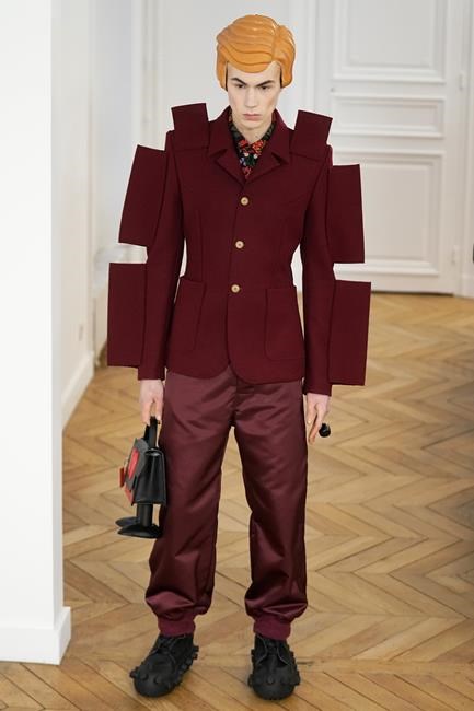 Givenchy goes back to its storied roots in atelier men's show in Paris | iNFOnews.ca