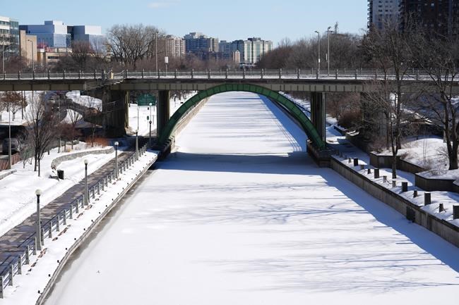 Thin ice: Ottawa's Rideau Canal still isn't open for skating, despite cold weather | iNFOnews.ca