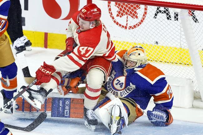 Oilers win 13th straight by dousing Flames 3-1 | iNFOnews.ca