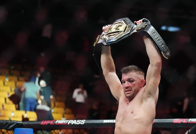 Dricus Du Plessis wins middleweight title after gruelling war of attrition at UFC 297 | iNFOnews.ca Dricus Du Plessis wins middleweight title after gruelling war of attrition at UFC 297 | iNFOnews.ca