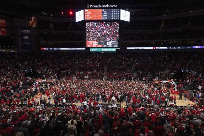 Caitlin Clark's collision with a fan raises court-storming concerns. Will conferences respond? | iNFOnews.ca
