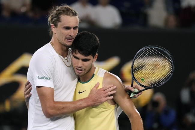 Zverev ousts Alcaraz to move into Australian Open semis against Medvedev; Zheng into 1st semifinal | iNFOnews.ca
