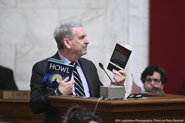 West Virginia GOP majority pushes contentious bills arming teachers, restricting bathrooms, books | iNFOnews.ca West Virginia GOP majority pushes contentious bills arming teachers, restricting bathrooms, books | iNFOnews.ca