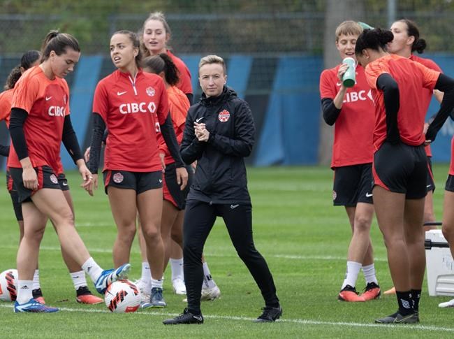 Bev Priestman signs contract to remain Canadian women's coach through 2027 World Cup | iNFOnews.ca Bev Priestman signs contract to remain Canadian women's coach through 2027 World Cup | iNFOnews.ca