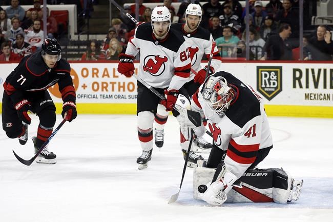 Devils fall to Hurricanes after coach Lindy Ruff hit in the face by a puck. Oilers win 15th straight | iNFOnews.ca Devils fall to Hurricanes after coach Lindy Ruff hit in the face by a puck. Oilers win 15th straight | iNFOnews.ca