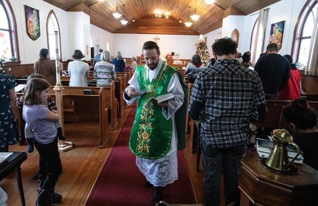 'Things are not OK': Priest prays for N.W.T. crash victims and first responders | iNFOnews.ca