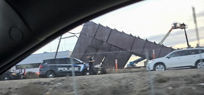 3 people killed and 9 injured in hangar collapse on grounds of Boise, Idaho, airport | iNFOnews.ca