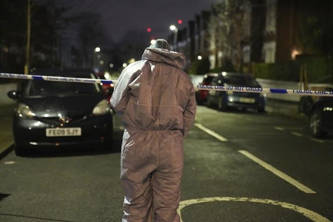 UK police hunt for a man suspected of throwing a 'corrosive substance' that injured 9 in London | iNFOnews.ca UK police hunt for a man suspected of throwing a 'corrosive substance' that injured 9 in London | iNFOnews.ca