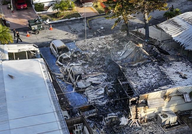 3 killed as a small plane crashes into a Florida mobile home | iNFOnews.ca