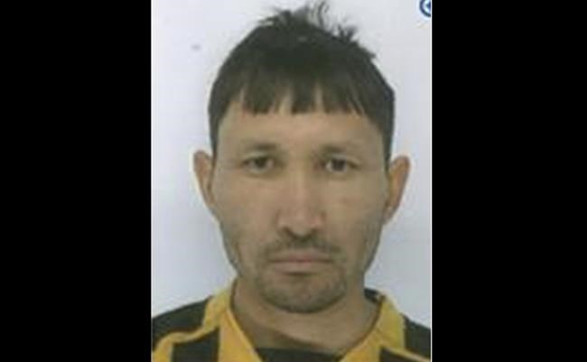 UK police say a woman attacked with chemicals is doing 'very poorly.' The suspect is still at large | iNFOnews.ca