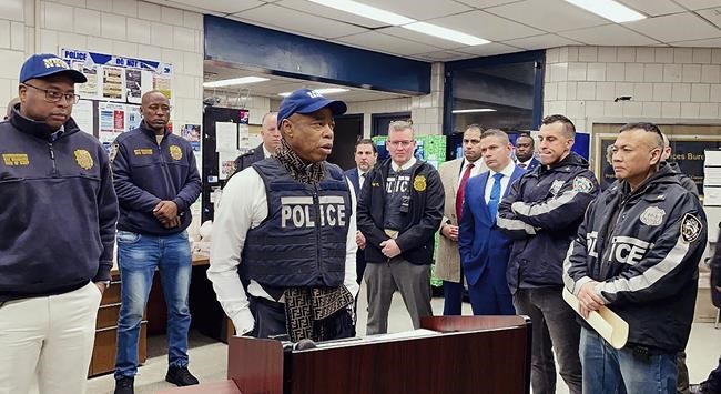 Brawl between migrants and police in New York's Times Square touches off backlash | iNFOnews.ca