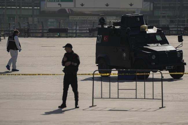 2 alleged extremists are shot dead during an attack on Turkey's best-known courthouse | iNFOnews.ca 2 alleged extremists are shot dead during an attack on Turkey's best-known courthouse | iNFOnews.ca