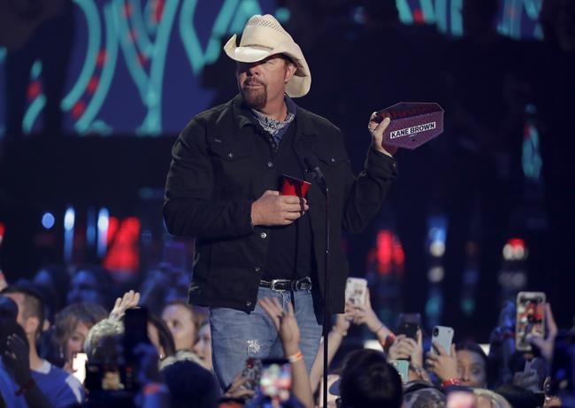 Jason Aldean, Ricky Skaggs and Kristin Chenoweth react to the death of Toby Keith | iNFOnews.ca