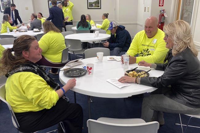 Kentucky lawmakers dine with homeless people as they consider creating unlawful camping offense | iNFOnews.ca