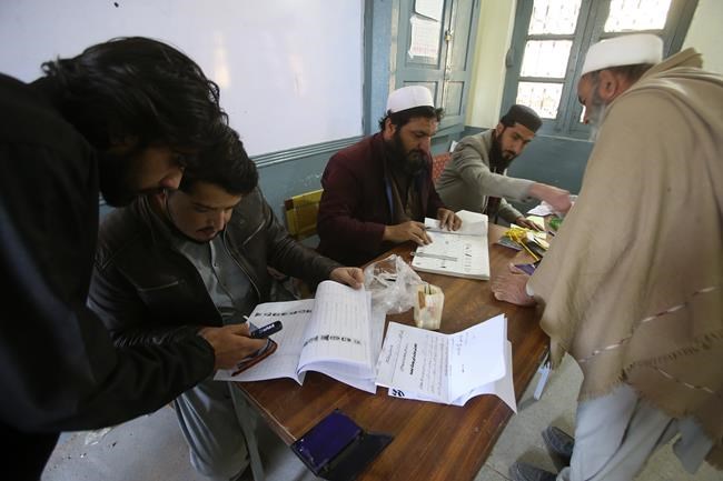 Ex-Pakistani PM Sharif strikes confident note in vote marred by controversy, mobile phone shutdown | iNFOnews.ca