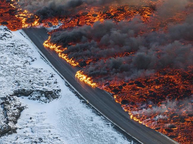 A volcano in Iceland is erupting again, spewing lava and cutting heat and hot water supplies | iNFOnews.ca A volcano in Iceland is erupting again, spewing lava and cutting heat and hot water supplies | iNFOnews.ca